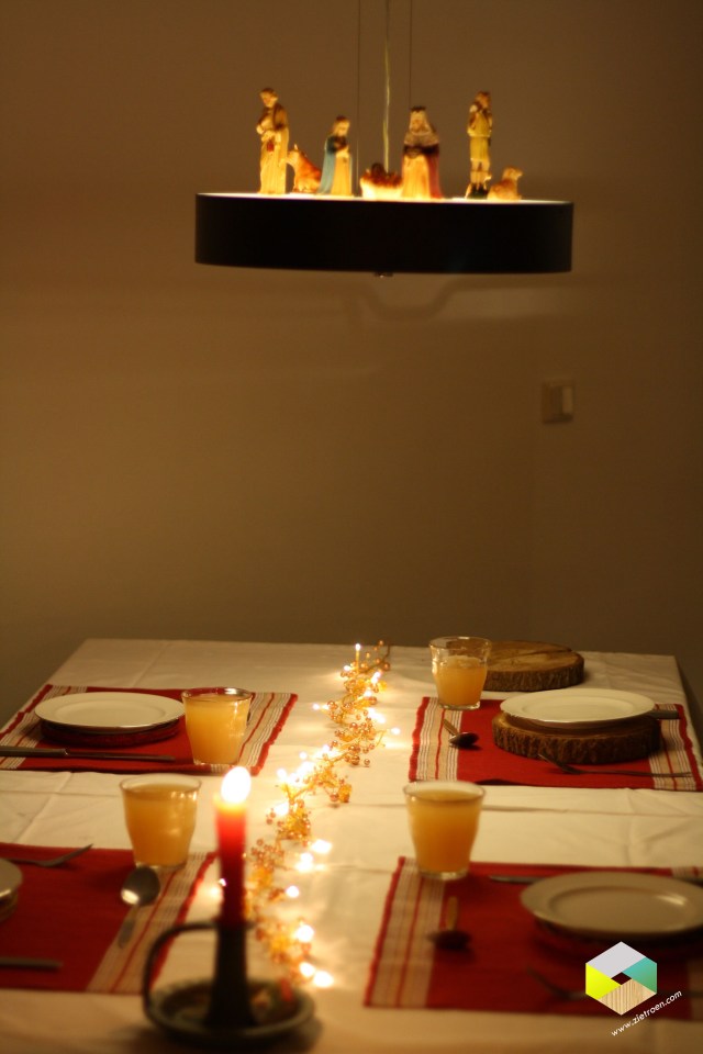 kersttafel met kerststal op lamp