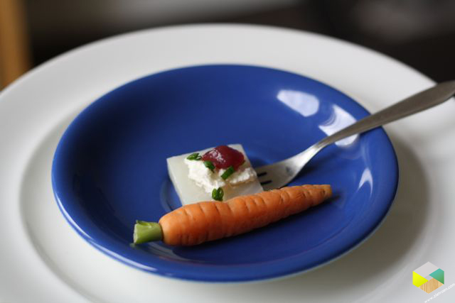 plakje witte biet, geitenkaas, boomgaardfruit, charlotje, worteltje